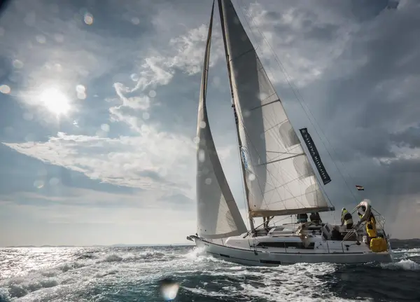 Major Tom - Dufour 382 GL