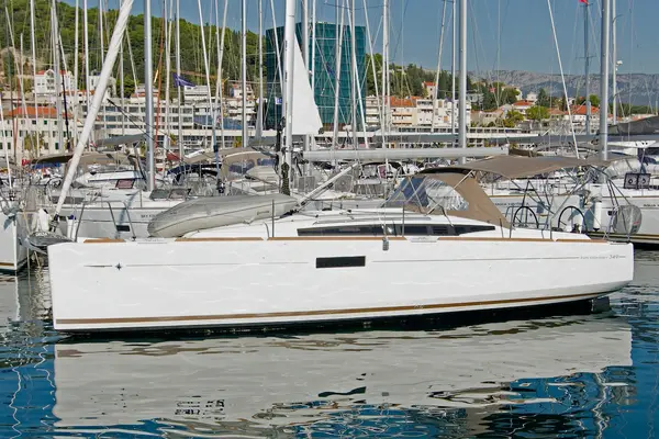 Cha - Sun Odyssey 349