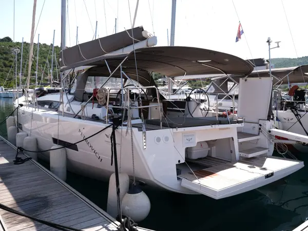 Petrovich - Dufour 560 GL