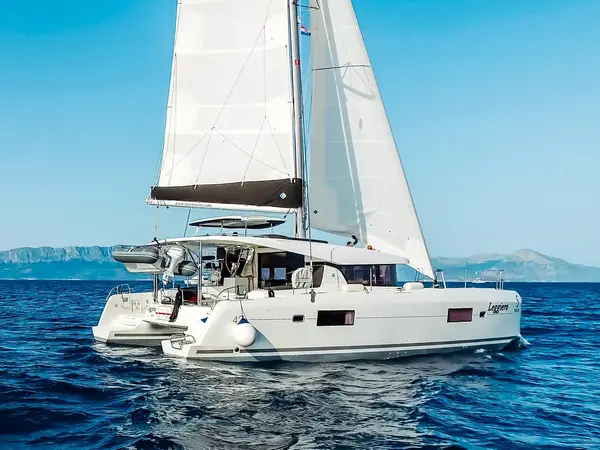 Leggiero - Lagoon 42