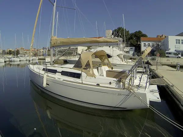 Lara - Dufour 335 GL