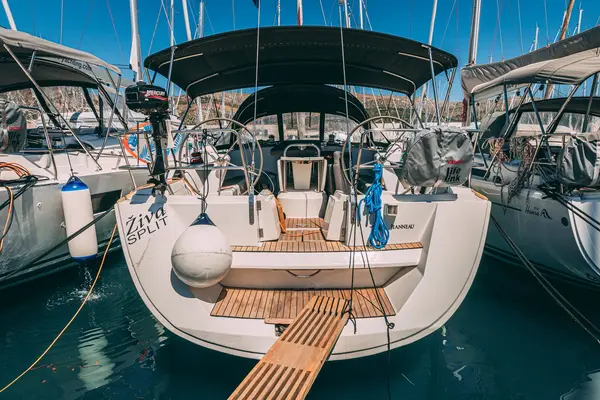 2006. - Sun Odyssey 49
