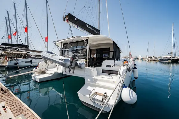 Celena V - Lagoon 42