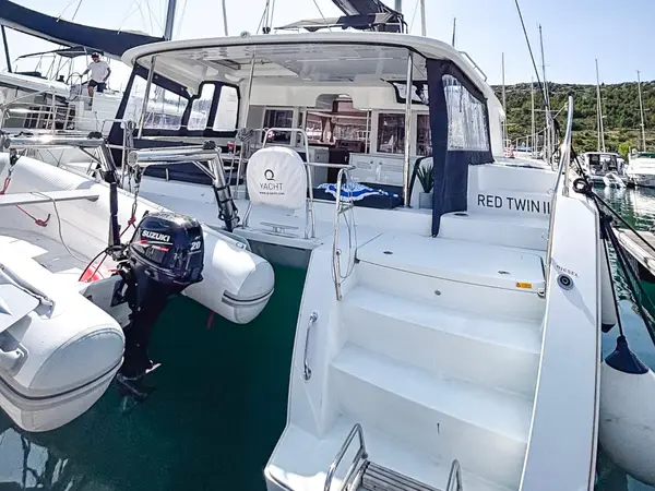 Red Twin II - Lagoon 450 F