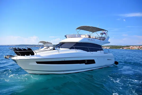 Adudu 2 - Prestige 460 Fly