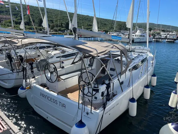 Princess Tia - Sun Odyssey 380