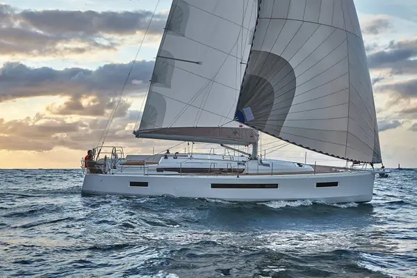 Pnoe - Sun Odyssey 490