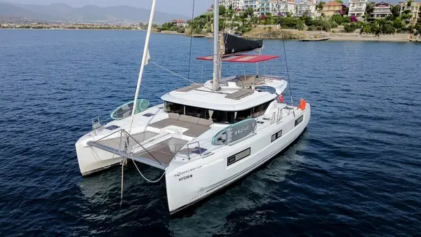 Hydra - Lagoon 46