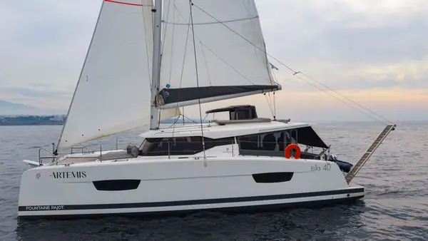 Artemis - Fountaine Pajot Isla 40