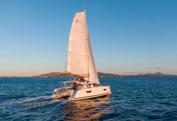 Agitation - Fountaine Pajot Astrea 42