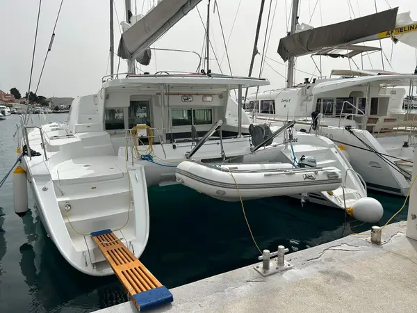 Manatee - Lagoon 440
