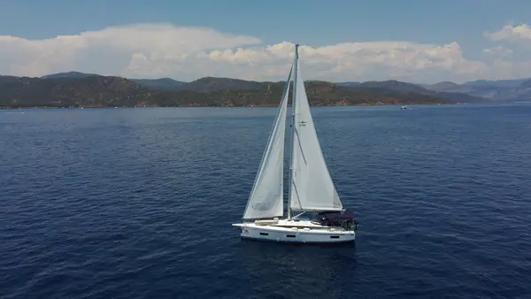 Selene - Bavaria C42