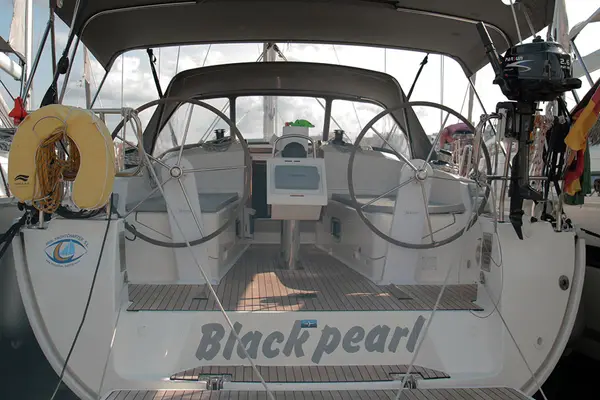 Black Pearl - Bavaria Cruiser 37