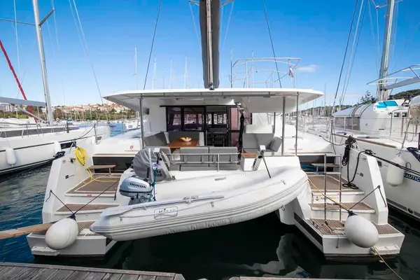 Follow the Sun - Fountaine Pajot Astrea 42