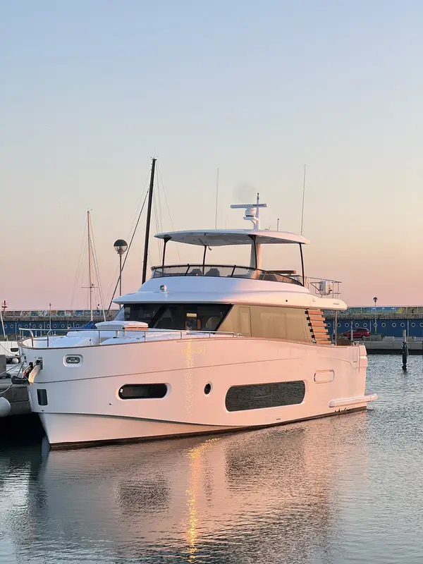 Moon light - Azimut Magellano 66