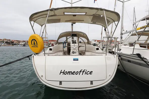 Homeoffice - Bavaria Cruiser 33