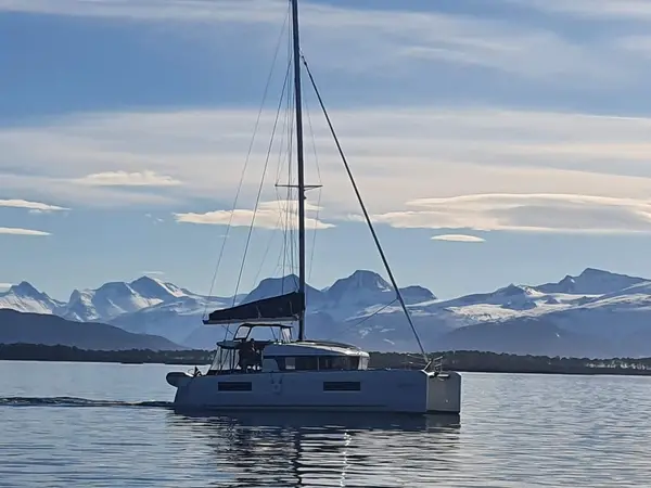 Arctic Charm - Lagoon 40