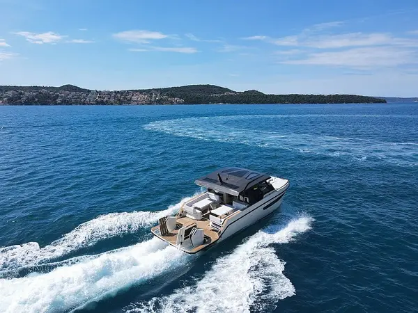 Lastovo - Tesoro T38 Power Cat