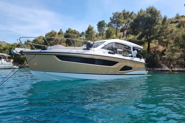 Tireless - Sealine C390