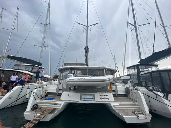 Brunhilde - Lagoon 42