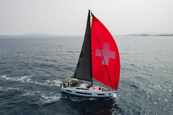 Horu - Dufour 44