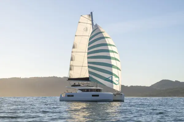 Solara - Lagoon 43