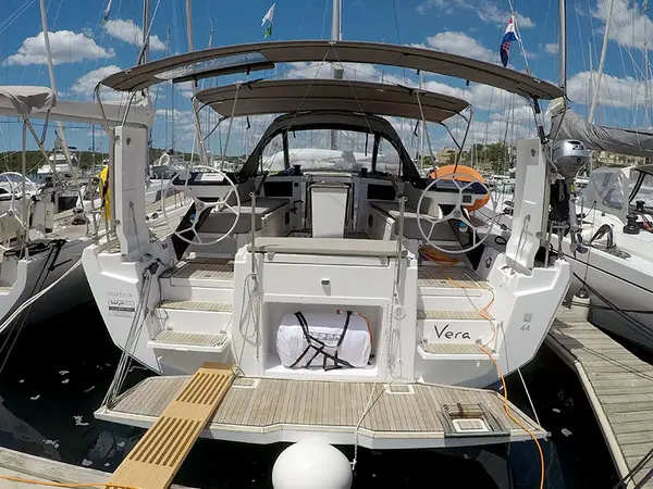 Vera - Dufour 44