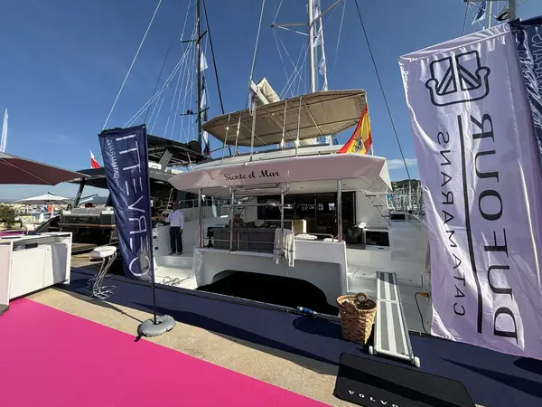 Siente El Mar - Dufour 48 Catamaran