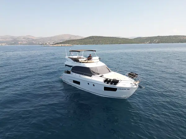 Lana - Bavaria Virtess 420 Fly