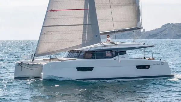 Satellite - Fountaine Pajot Astrea 42