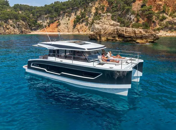 Blue Champagne - Fountaine Pajot MY4.S