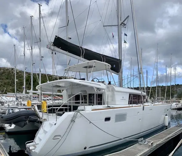 Zen - Lagoon 450 F