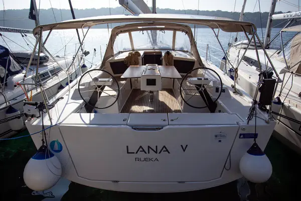 Lana V - Dufour 430 GL