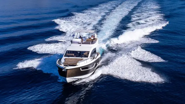 Lomar - Sealine F430