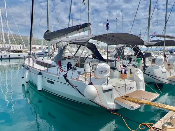 Elena - Sun Odyssey 479