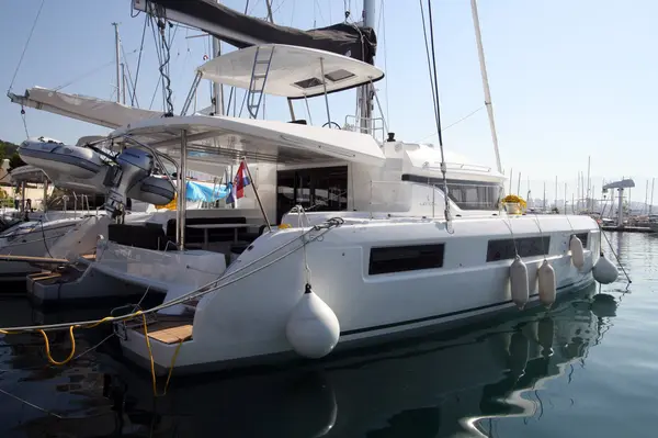Princess Claire - Lagoon 50