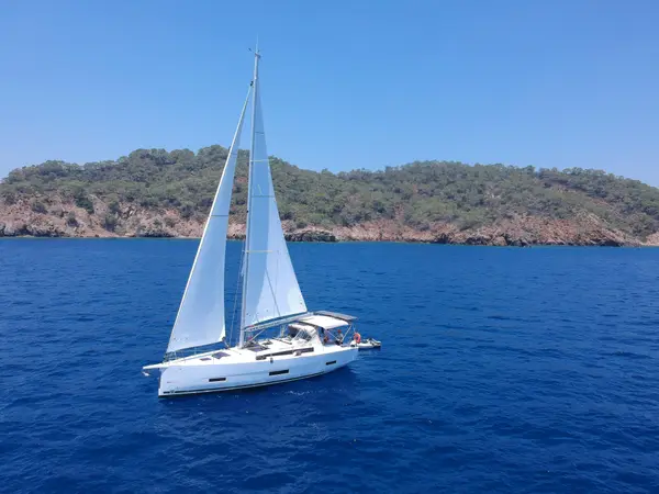 Joy 5 - Dufour 390