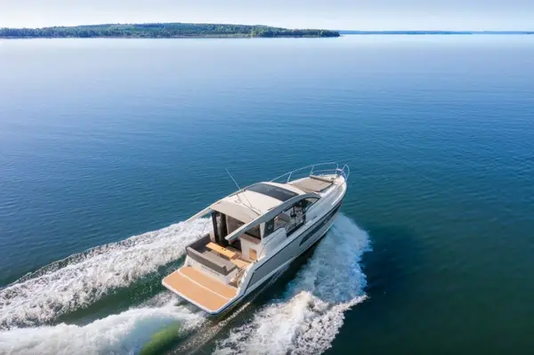Min Maity - Sealine C335