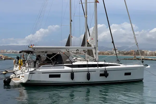 Blue Eyes - Bavaria C42