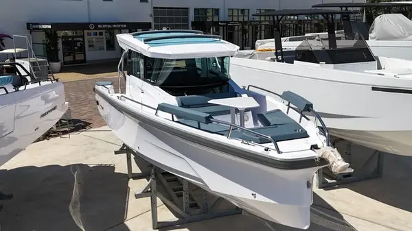 Ema - Axopar 29 XC Cross Cabin