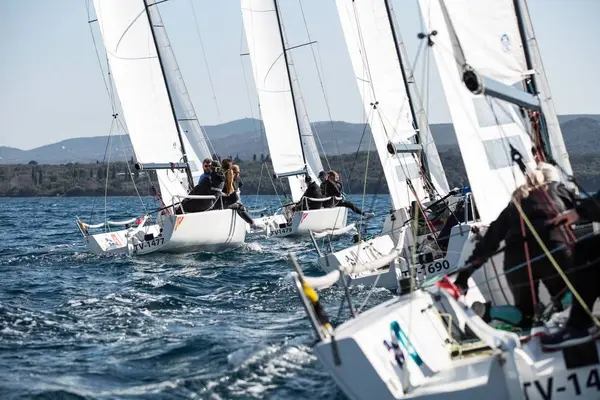 FLOW Yacht Club - J 70