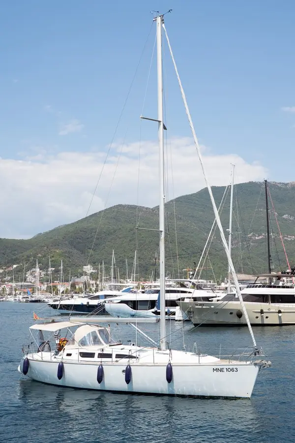 Azure - Sun Odyssey 40.3