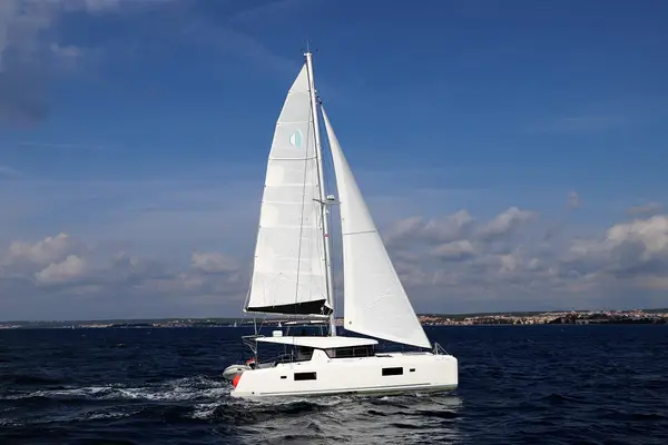Da Vinci - Lagoon 42