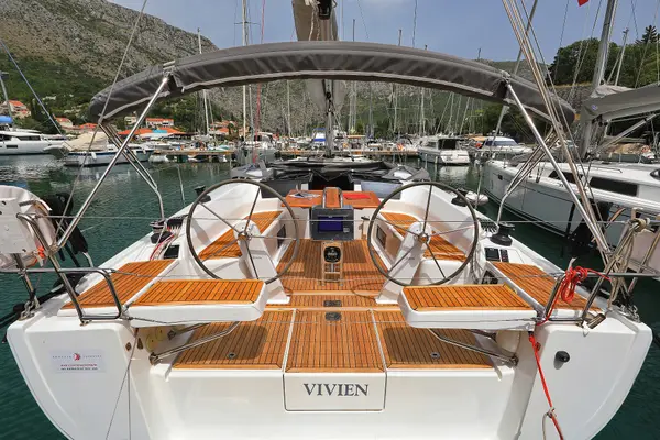 Vivien - Hanse 418