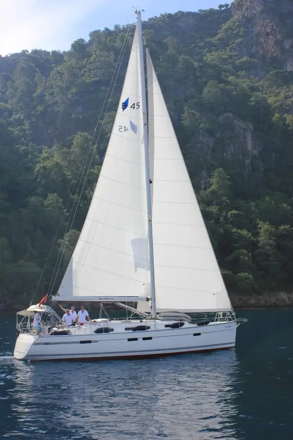 Sail Bravo - Bavaria Cruiser 45
